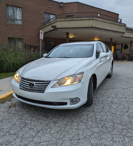 A used 2011 Lexus ES 350 for sale with safety 143000 km on it.