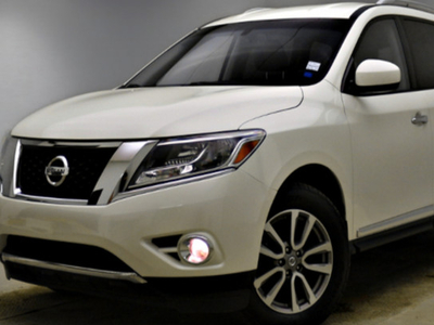 Nissan Pathfinder 2015 SV - Like New!