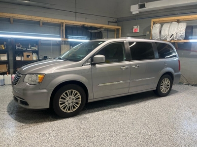 Used 2016 Chrysler TC TOWN & COUNTRY PREMIUM * Leather-faced bucket seats * Power liftgate * Remote start system * Keyless Entry * Push To Start * Rear View Camera * Leathe for Sale in Cambridge, Ontario