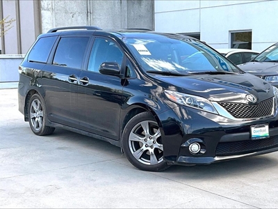Used 2017 Toyota Sienna SE 8-Passenger V6 for Sale in Port Moody, British Columbia