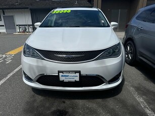 Used Chrysler Pacifica 2018 for sale in Surrey, British-Columbia