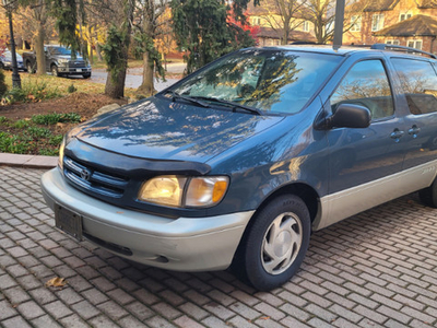 2000 Toyoya Sienna XLE - Great Condition