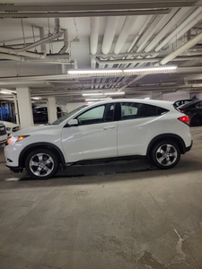 2018 Honda HR-V AWD 2 sets of tires Like NEW Well Maintained Sin