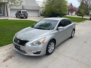 2015 Nissan Altima | Bluetooth | Back Up Camera | Clean Title |