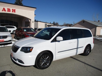 Used 2015 Chrysler Town & Country S for Sale in Grand Forks, British Columbia