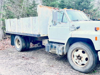 1992 Ford F700 Dump Truck Fully Functional 