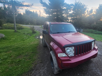 2008 liberty 4x4 trail rated lifted v6 203k/km ( trade for Atv)