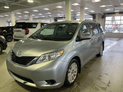 2014 Toyota Sienna LE AWD *Low KMs* Heated Seats*