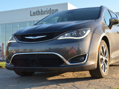 2017 Chrysler Pacifica Limited Rear Passenger TV! Heated/Cool...