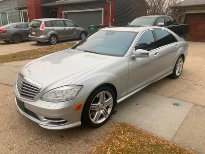 Beautiful mint condition Mercedes S400 hybrid.
