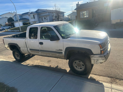 2005 Chevy 2500 HD *Lowered price*