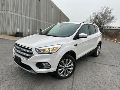 2017 Ford Escape Titanium / two keys / fully loaded with navigat