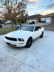 Ford mustang convertible