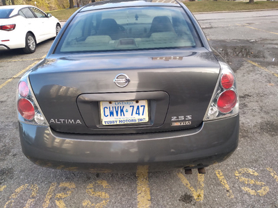 Selling 2005 nissan altima