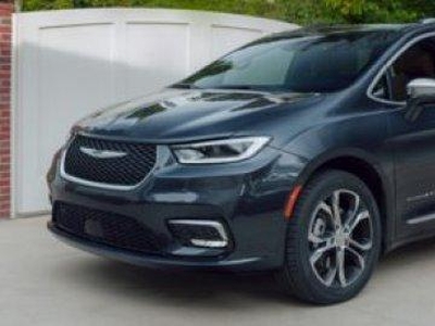 Used 2022 Chrysler Pacifica Touring for Sale in Cayuga, Ontario