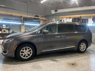 Used 2020 Chrysler Pacifica TOURING-L * Leather * Navigation * Uconnect 4C NAV with 8.4inch display * Apple CarPlay/Android * Projection Mode * Secondrow power windows Second for Sale in Cambridge, Ontario