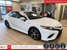 Used Toyota Camry 2019 for sale in Notre-Dame-Des-Prairies, Quebec