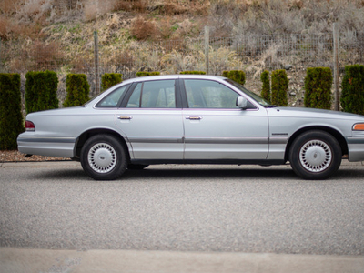 1993 Ford Crown Victoria - excellent condition