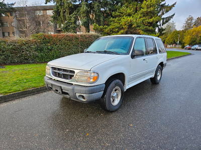 2000 FORD EXPLORER XLT, 5 PASSANGER, COME SEE IT NOW