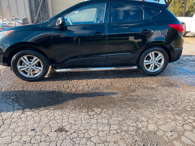 2011 Hyundai Tucson GLS, 2.4L. Includes winter tires.