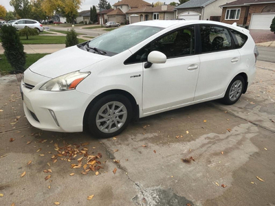 2014 TOYOTA PRIUS V - Clean Title - MINT CONDITION!
