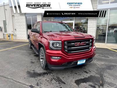 Used 2018 GMC Sierra 1500 SLT ONE OWNER NO ACCIDENTS Z71 OFF-ROAD SUSPENSION TRAILERING PACKAGE NAVIGATION SYSTEM for Sale in Wallaceburg, Ontario