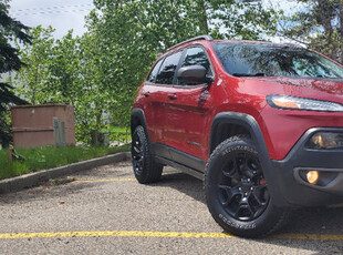 2016 Jeep Cherokee Trailhawk – Remote Starter, Pano Roof, Navi