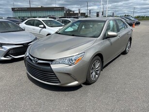 Used Toyota Camry 2016 for sale in Mirabel, Quebec