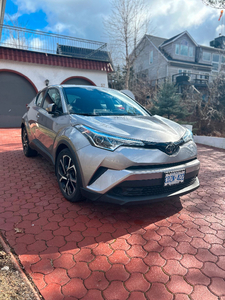 2018 Toyota C-HR FWD XLE $22,500 1-owner - no accidents, clean !