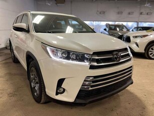 Used Toyota Highlander 2019 for sale in Saint-Laurent, Quebec