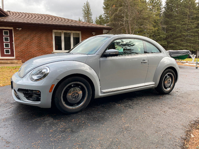 2017 Volkswagen Beetle Classic, Safetied, Car Fax available