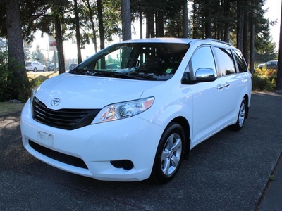 Used Toyota Sienna 2017 for sale in Courtenay, British-Columbia