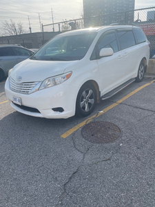 2015 Toyota sienna accessible vehicle