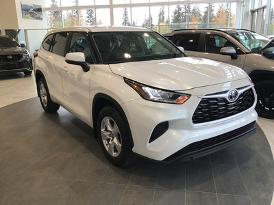 2023 Toyota Highlander LE Available with accessories!