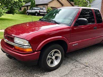 LOOKING TO PURCHASE CHEVROLET S-10 4X4 EXTENDED CAB .