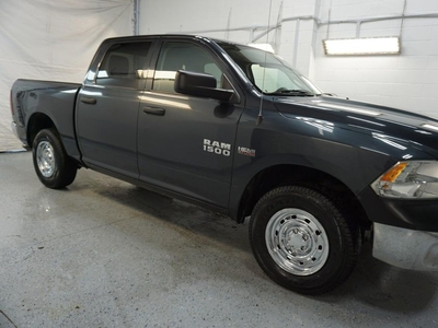Used 2015 RAM 1500 TRADESMAN CREW CAB 4WD *ACCIDENT FREE* CERTIFIED CRUISE CONTROL ALLOYS for Sale in Milton, Ontario