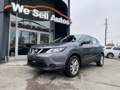 2017 Nissan Qashqai S AWD w/Heated Seats, Touch Screen Radio & M