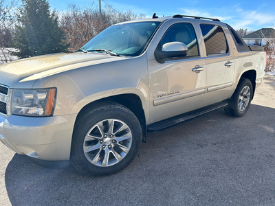 Chevy Avalanche-Low mileage-extra clean