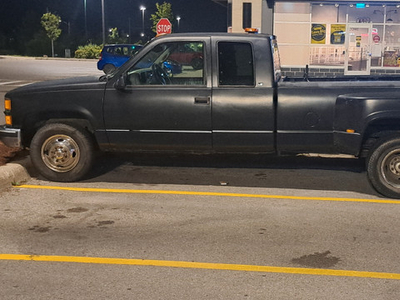 CHEVY 3500 DETROIT DIESEL DUALLY PICK-UP TRUCK 3900$