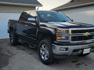 SAFTIED - low KM 2014 Silverado Z71 nicely modified and lifted
