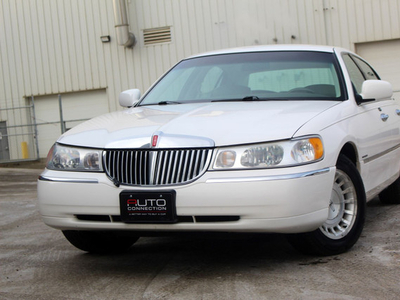 1999 Lincoln Town Car - EXCEPTIONAL CONDITION - LEATHER - LOCAL