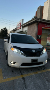 2011 Toyota Sienna Le with Navigation