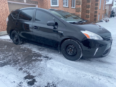 2012 Toyota Prius V Hybrid - 2 Sets of Tires - No Accidents