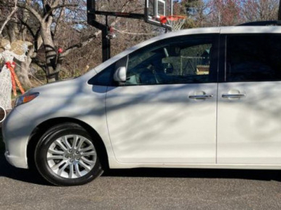 2013 TOYOTA SIENNA XLE LEATHER PACKAGE FOR SALE