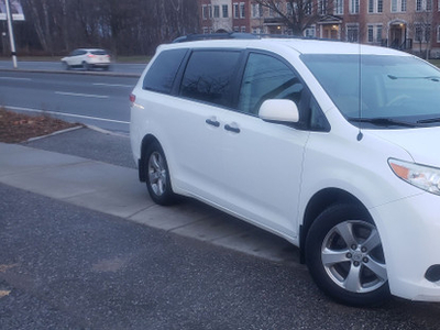 2014 Toyota Sienna CE MODEL ! REMOTE STARTER ! CAPTAIN CHAIRS !