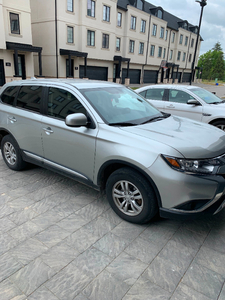 2020 Mitsubishi Outlander ES with Safety Certificate