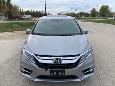 Beautiful new condition 2019 Honda Odyssey, fully loaded