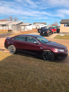 EXCELLENT CONDITION!! 2019 Ford Taurus Limited AWD.