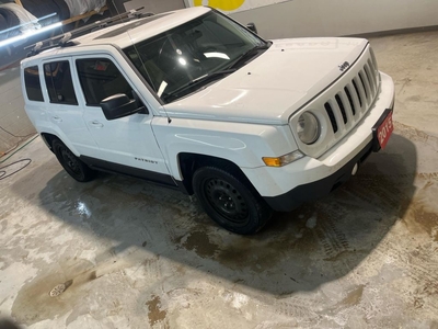 Used 2015 Jeep Patriot North * Sunroof * Tinted Windows * Comes with Alloys * Keyless Entry * Power Locks/Windows/Side View Mirrors * Automatic/Tiptronic Transmission * Heat for Sale in Cambridge, Ontario