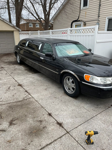 1998 Lincoln limousine
